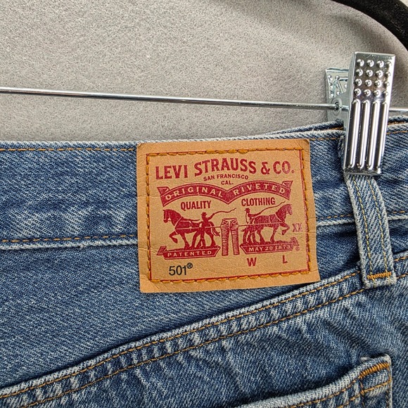 Levis 501 Original Cut Off Denim Shorts Medium Wash Distressed sz 29 Boho Hippie - Picture 7 of 11